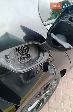 Хетчбек Volkswagen e-Golf 2015 в  фото 29 Хетчбек Volkswagen e-Golf 2015 в