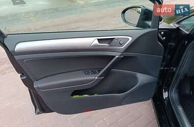 Хетчбек Volkswagen e-Golf 2015 в  фото 33 Хетчбек Volkswagen e-Golf 2015 в