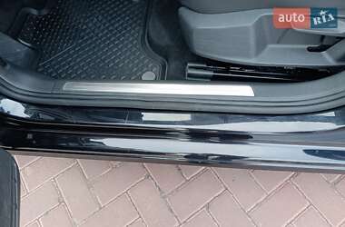 Хетчбек Volkswagen e-Golf 2015 в  фото 37 Хетчбек Volkswagen e-Golf 2015 в