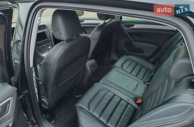 Хетчбек Volkswagen e-Golf 2015 в  фото 45 Хетчбек Volkswagen e-Golf 2015 в