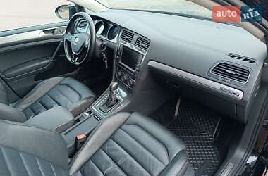 Хетчбек Volkswagen e-Golf 2015 в  фото 53 Хетчбек Volkswagen e-Golf 2015 в