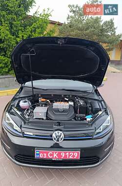 Хетчбек Volkswagen e-Golf 2015 в  фото 64 Хетчбек Volkswagen e-Golf 2015 в