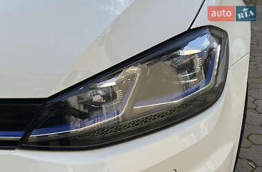 Хетчбек Volkswagen e-Golf 2017 в 