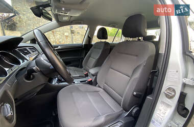Хетчбек Volkswagen e-Golf 2017 в 