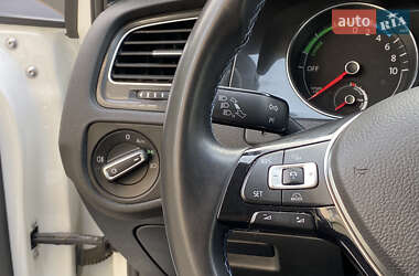 Хетчбек Volkswagen e-Golf 2017 в 