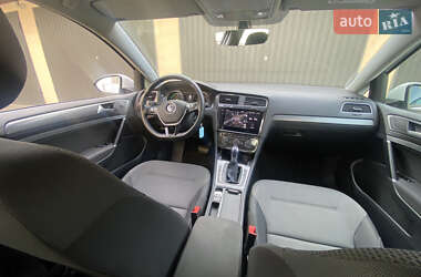 Хетчбек Volkswagen e-Golf 2017 в 