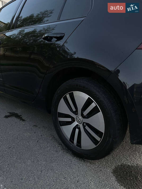 Хетчбек Volkswagen e-Golf 2015 в Львові