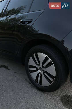 Хэтчбек Volkswagen e-Golf 2015 в 