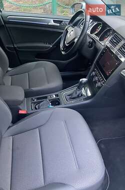 Хетчбек Volkswagen e-Golf 2020 в 