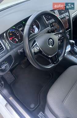 Хетчбек Volkswagen e-Golf 2020 в 