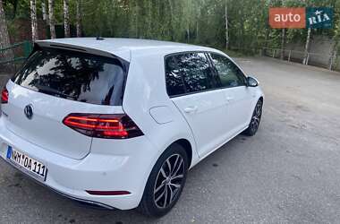 Хетчбек Volkswagen e-Golf 2020 в 