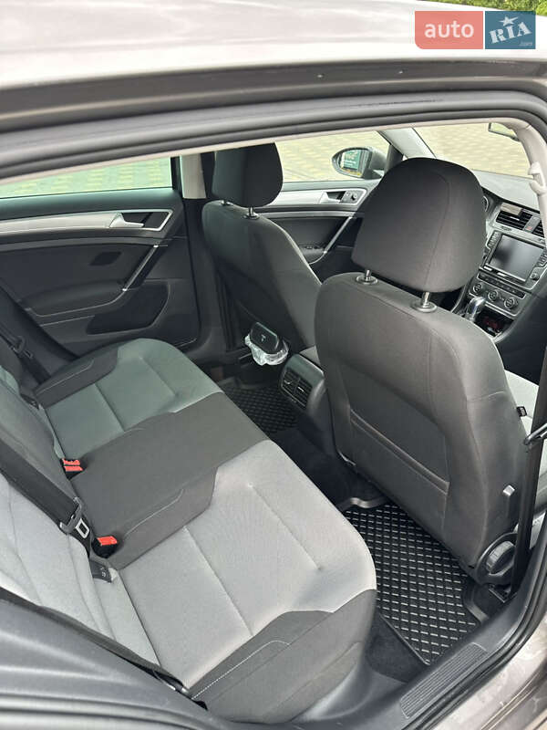 Хетчбек Volkswagen e-Golf 2015 в Вінниці