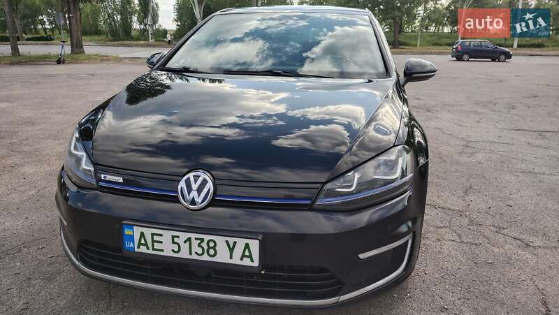 Хэтчбек Volkswagen e-Golf 2014 в 