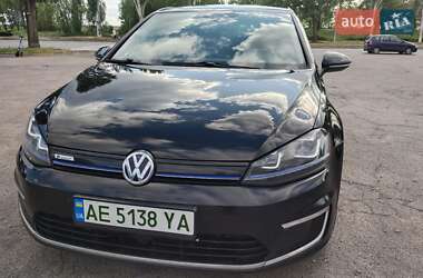 Хэтчбек Volkswagen e-Golf 2014 в 