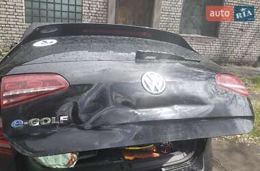Хэтчбек Volkswagen e-Golf 2014 в 