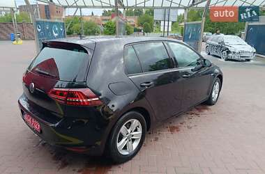 Хетчбек Volkswagen e-Golf 2015 в  фото 15 Хетчбек Volkswagen e-Golf 2015 в