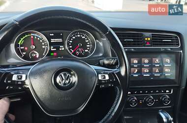 Хэтчбек Volkswagen e-Golf 2018 в 