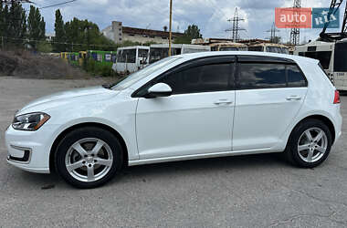 Хетчбек Volkswagen e-Golf 2016 в 