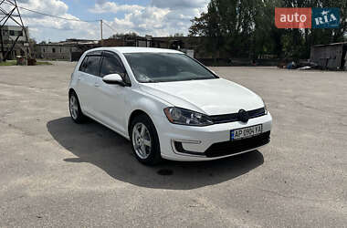 Хетчбек Volkswagen e-Golf 2016 в 