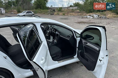 Хетчбек Volkswagen e-Golf 2016 в 