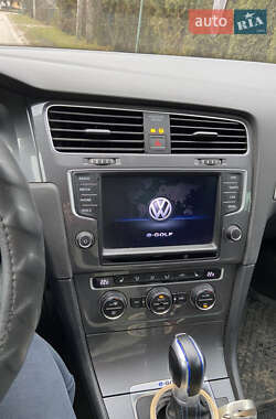 Хэтчбек Volkswagen e-Golf 2015 в 