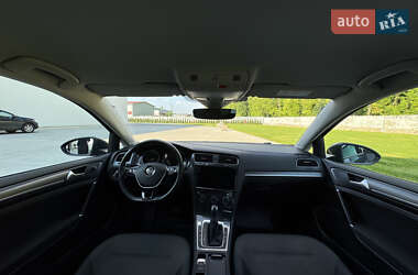 Хэтчбек Volkswagen e-Golf 2018 в 