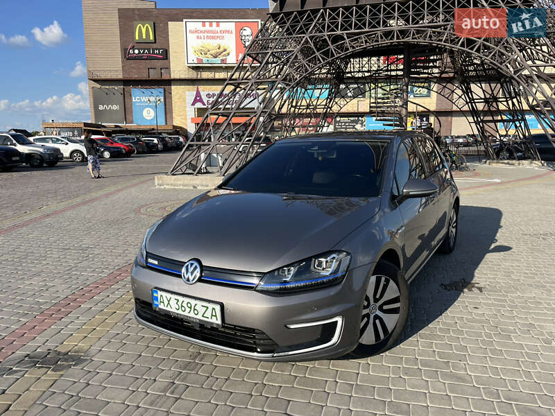 Хетчбек Volkswagen e-Golf 2015 в 