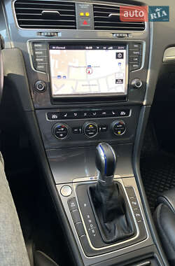 Хетчбек Volkswagen e-Golf 2015 в 