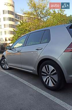 Хетчбек Volkswagen e-Golf 2015 в 