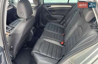 Хетчбек Volkswagen e-Golf 2015 в 