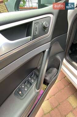 Хэтчбек Volkswagen e-Golf 2015 в 
