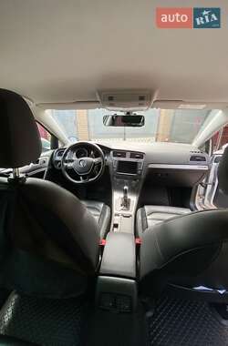 Хэтчбек Volkswagen e-Golf 2015 в 