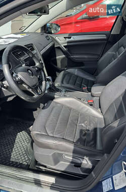 Хэтчбек Volkswagen e-Golf 2015 в 