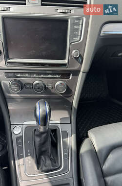 Хэтчбек Volkswagen e-Golf 2015 в 