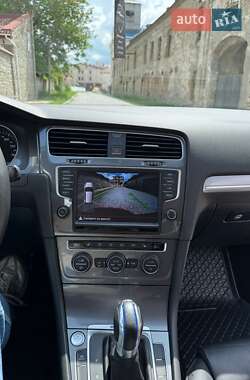 Хэтчбек Volkswagen e-Golf 2015 в 