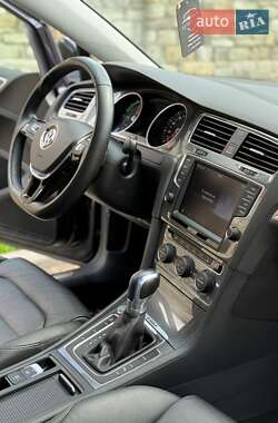 Хэтчбек Volkswagen e-Golf 2015 в 