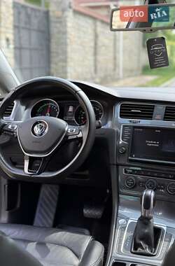Хэтчбек Volkswagen e-Golf 2015 в 
