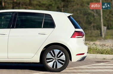 Хетчбек Volkswagen e-Golf 2017 в 