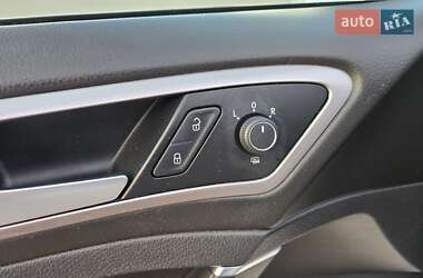 Хетчбек Volkswagen e-Golf 2016 в 