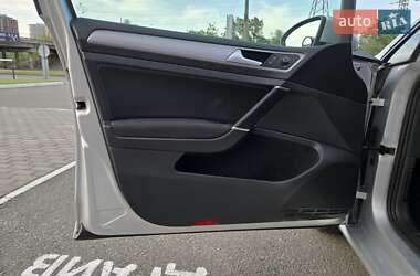 Хетчбек Volkswagen e-Golf 2016 в 