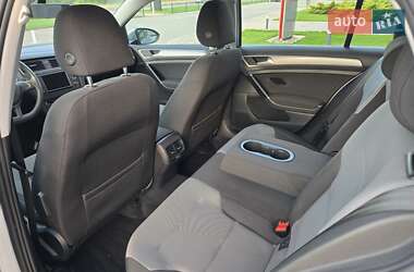 Хетчбек Volkswagen e-Golf 2016 в 