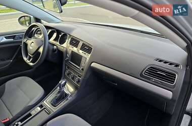 Хетчбек Volkswagen e-Golf 2016 в 
