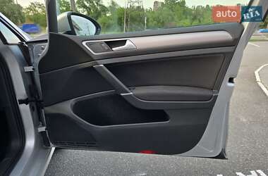 Хетчбек Volkswagen e-Golf 2016 в 
