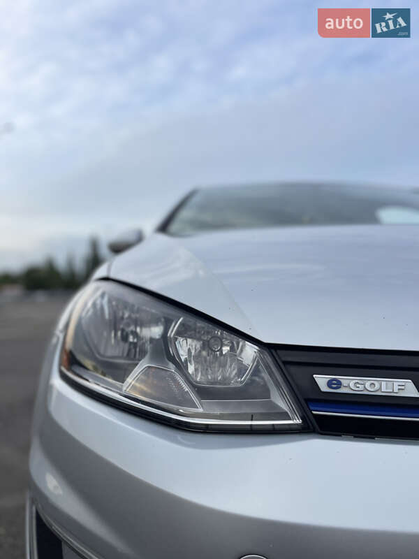 Volkswagen e-Golf 2015