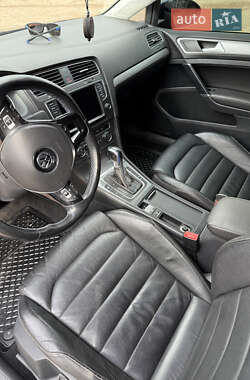 Хэтчбек Volkswagen e-Golf 2016 в 