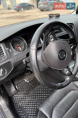 Хэтчбек Volkswagen e-Golf 2016 в 