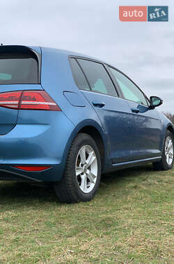 Хэтчбек Volkswagen e-Golf 2016 в 