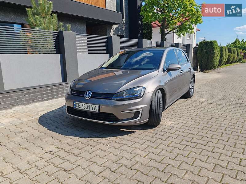 Хэтчбек Volkswagen e-Golf 2016 в 