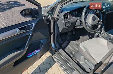 Хэтчбек Volkswagen e-Golf 2016 в 