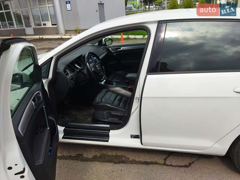 Хэтчбек Volkswagen e-Golf 2015 в Ровно